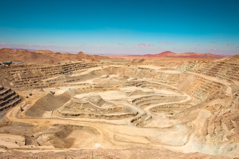 Copper-mine-in-Chile-1342056420_900